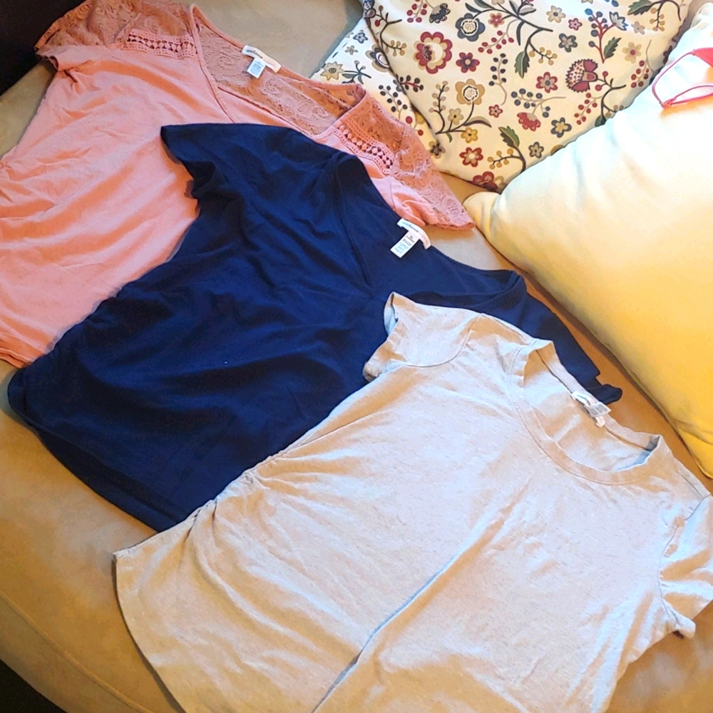 Bundle of 3 maternity shirts